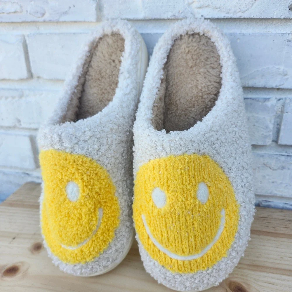 Kids Smiley Face Fuzzy Slippers Size S (5–6) Cream Yellow‎